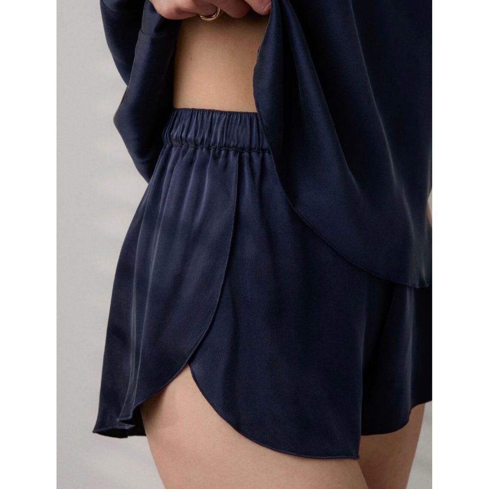Lunya Washable Silk Shorts Navy Blue Tulip Hem Sleep Lounge Pajamas Size M